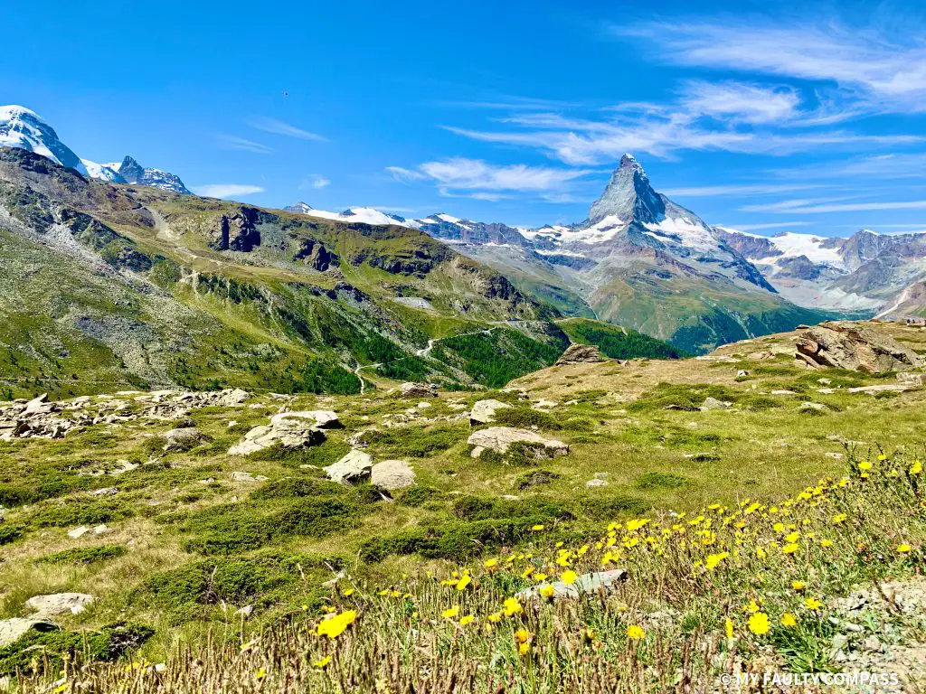 A clear cloudless day is perfect to enjoy the views on this hike